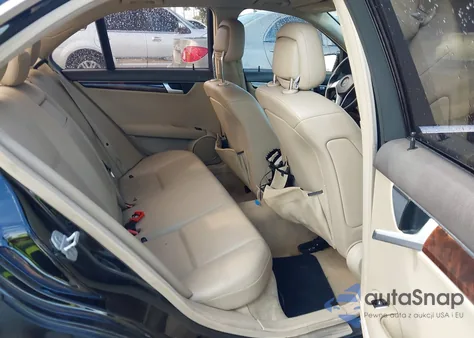 2012 Mercedes-Benz C 250 Luxury/Sport из США, поврежденный, VIN WDDGF4HB7CR195451